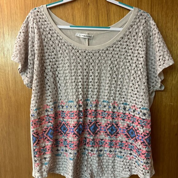 Used Maurices Shirt SZ 2 Cream W/ Blue Pink Pattern across bottom of shirt - Picture 7 of 12